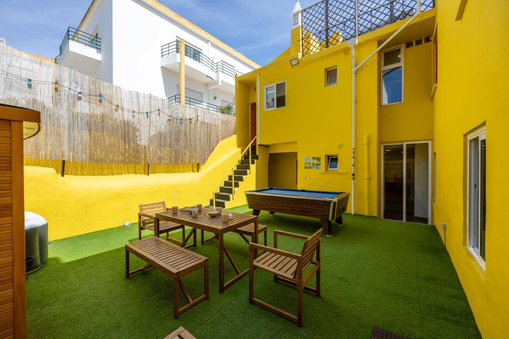 The Macarena Beach Hostel Лагуш Екстер'єр фото